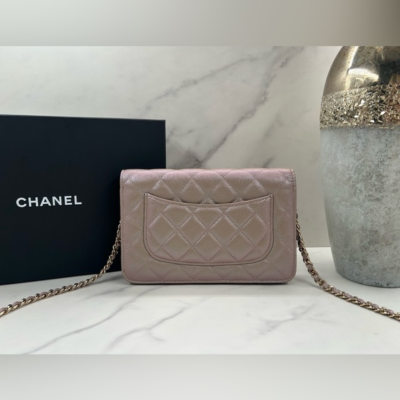🔥RARE!! CHANEL•Iridescent Caviar Quilted Wallet On Chain - Picture 3 of 10